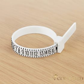   Instrument de măsurare a mărimii inelului (Ring sizer) Acesta este un măsurător din plastic reglabil, cu care se poate măsura cu precizie circumferința degetului pentru achiziția unui inel.