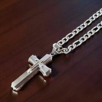 BIJUTERII DIN OȚEL NOBIL